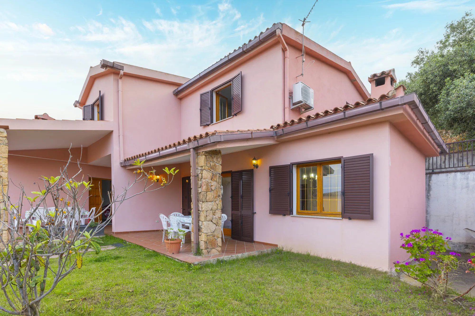 casa10-villa-rosa-con-giardino