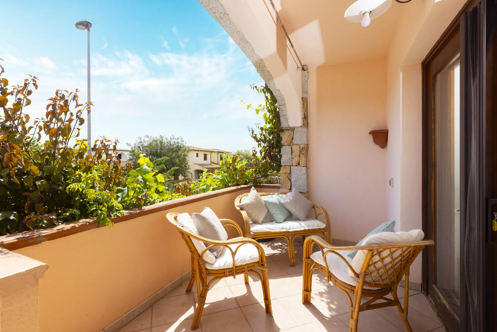 casa11-balcone-con-poltroncine