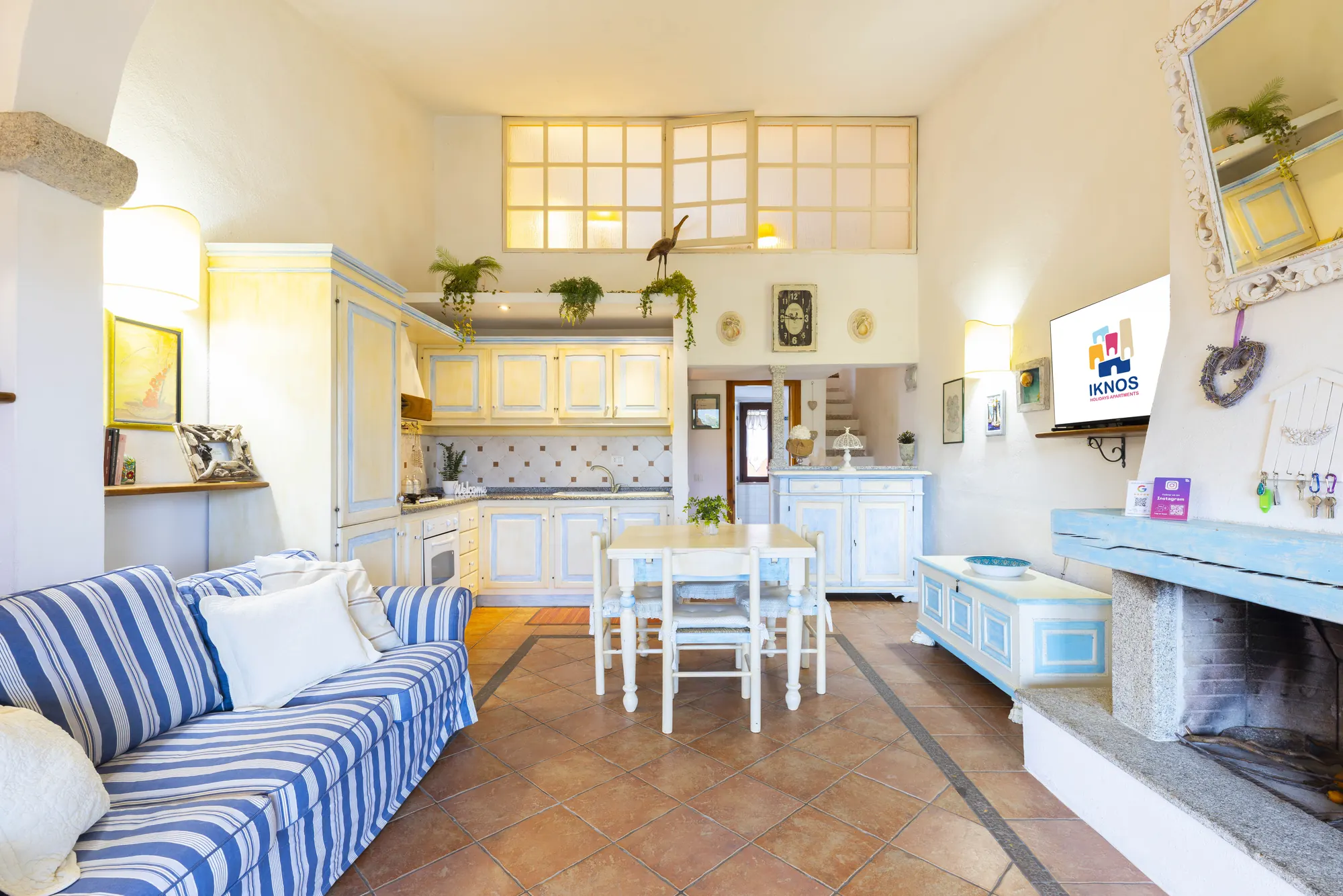 casa13-soggiorno-cucina-stile-marino