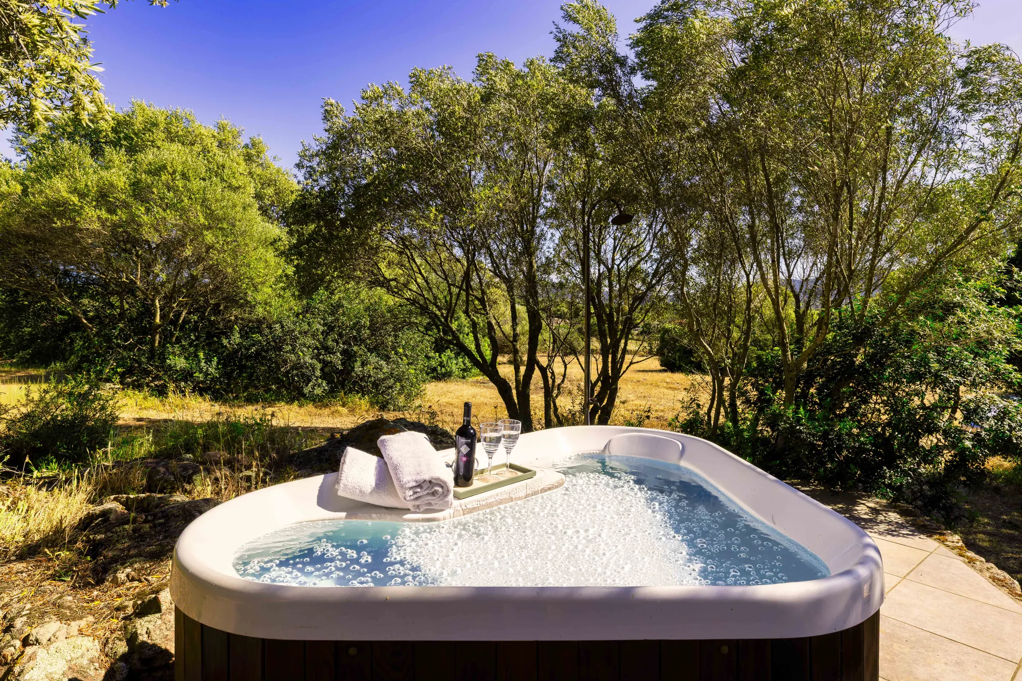 casa15-idromassaggio-in-giardino