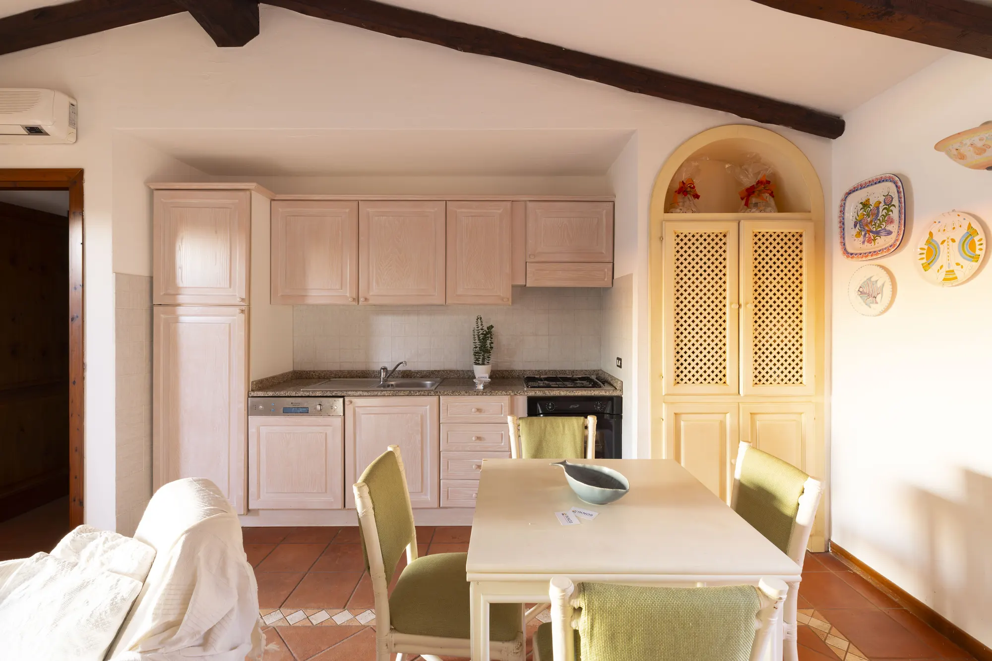 casa17-cucina-pranzo-rosa