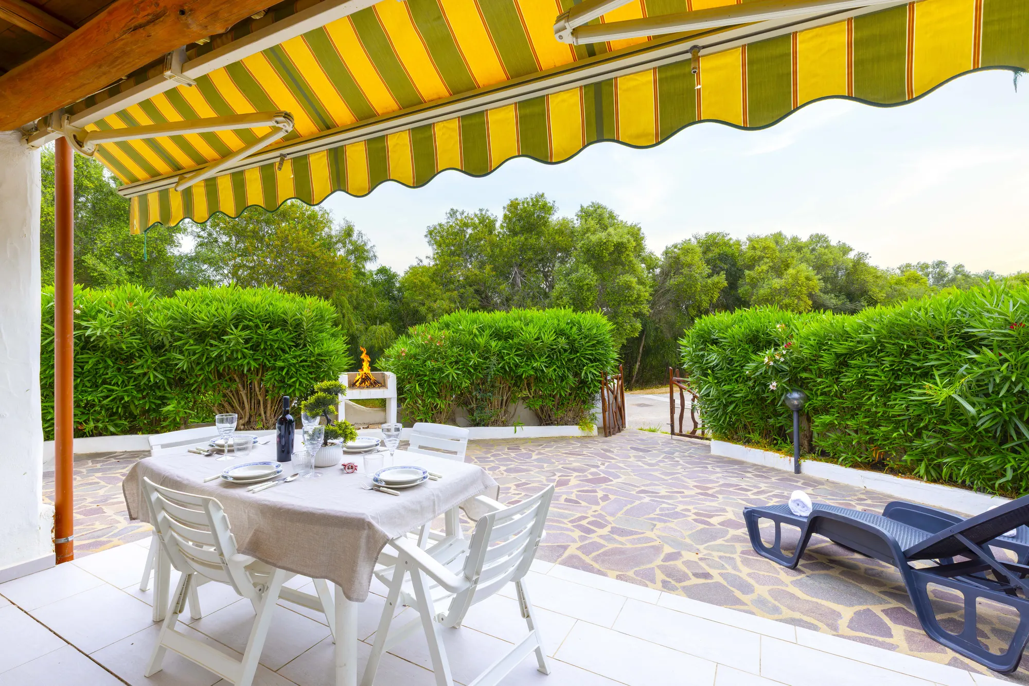 casa4-veranda-pranzo-tenda-sole