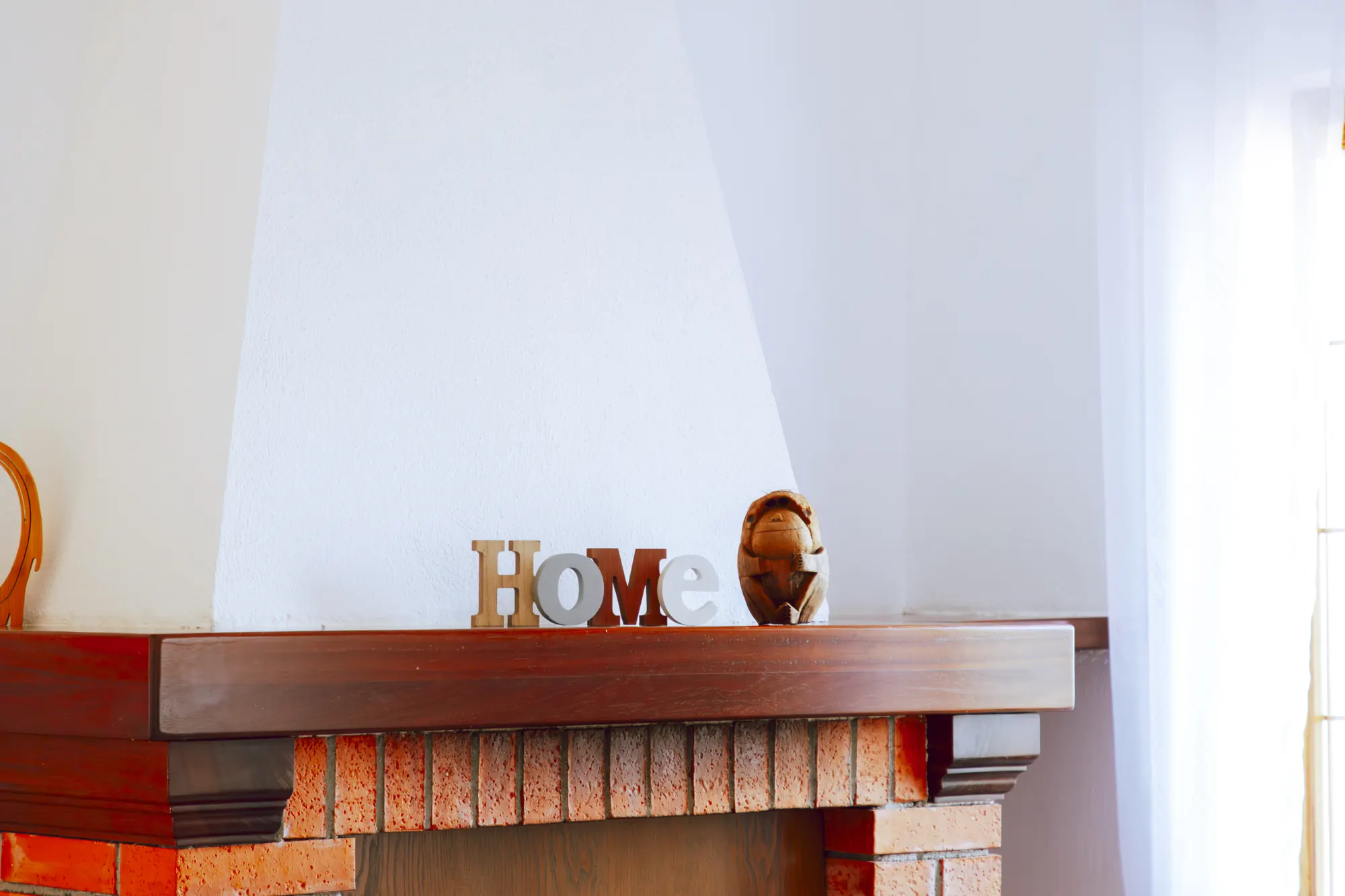 casa9-soggiorno-camino-dettaglio-home